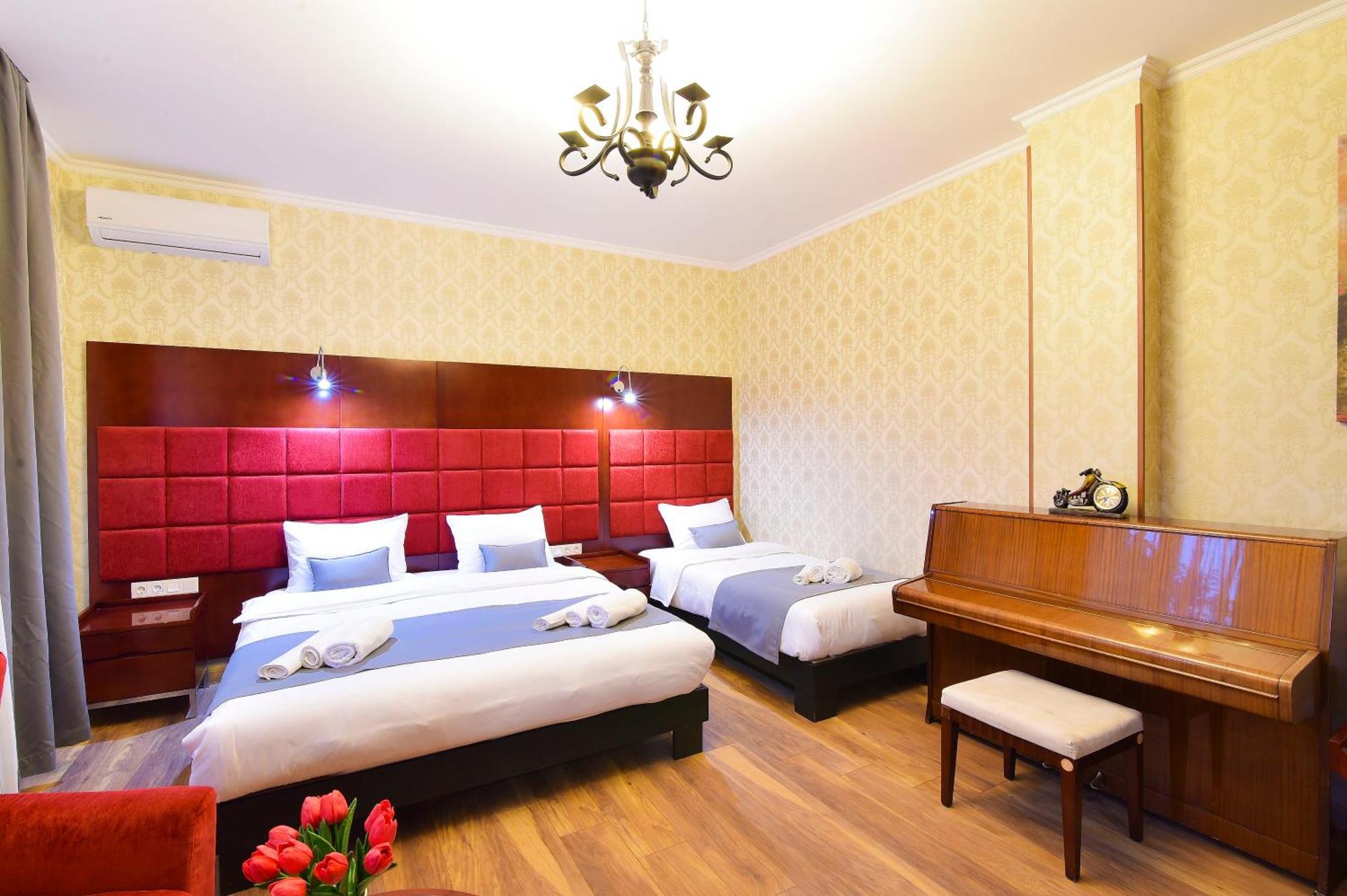 Kraveli Hotel Tbilisi Exterior foto