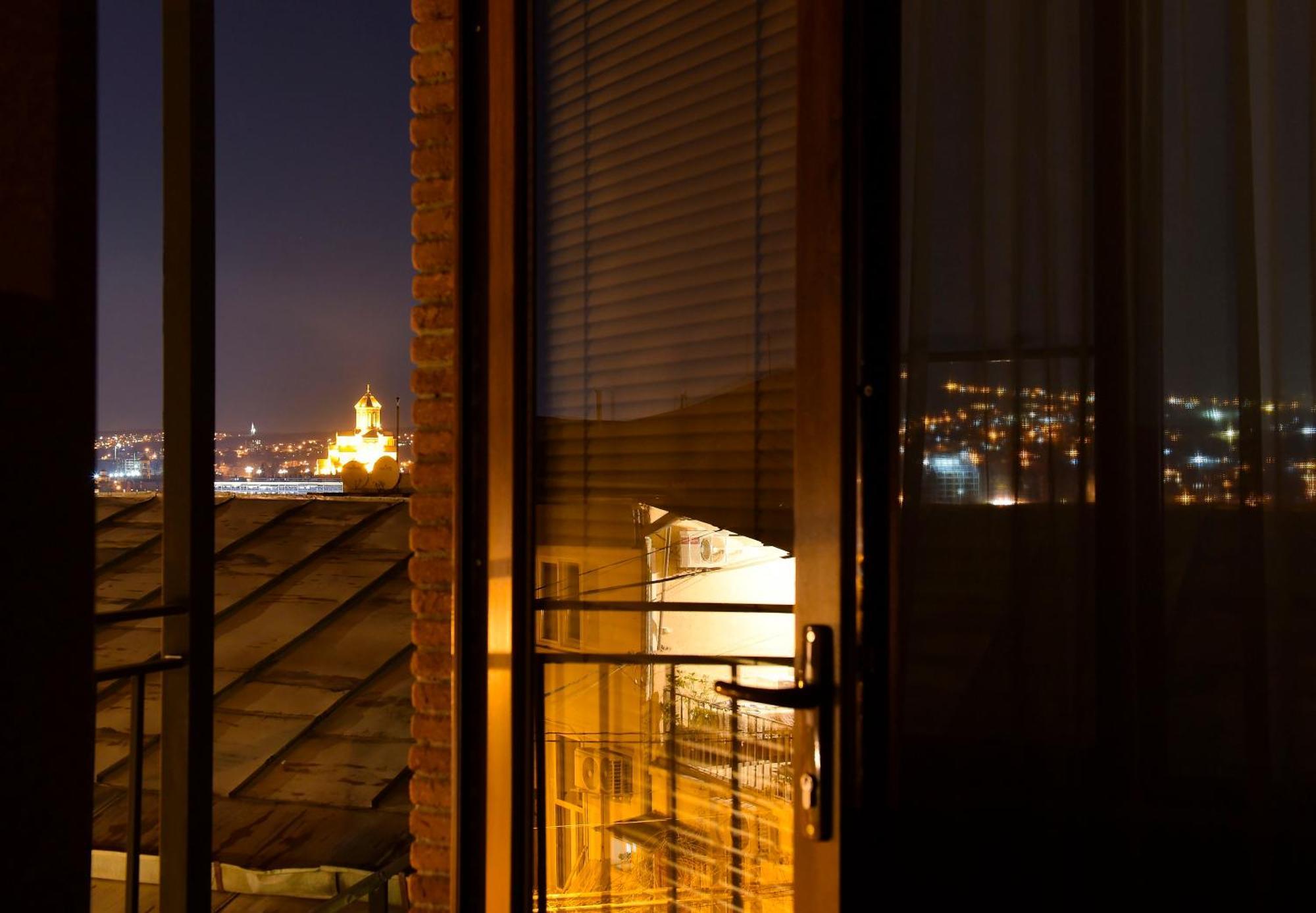 Kraveli Hotel Tbilisi Exterior foto