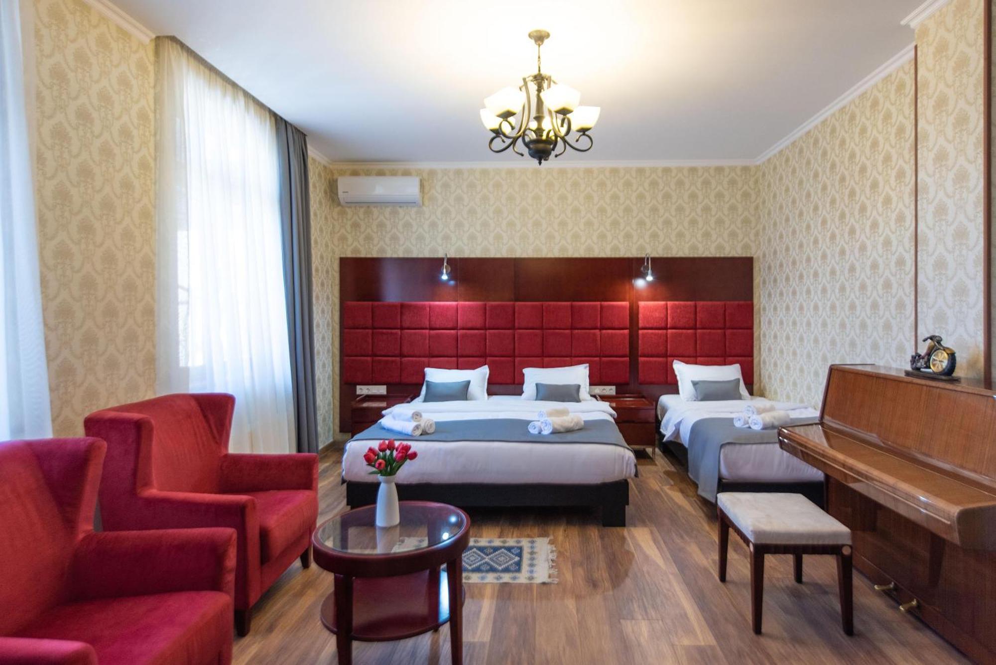 Kraveli Hotel Tbilisi Exterior foto